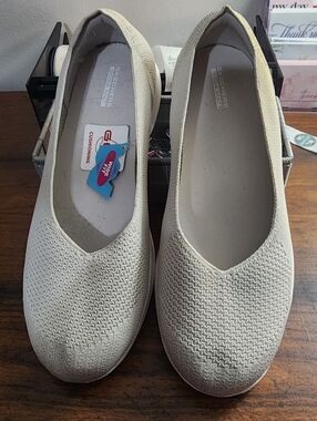 Skechers Women's Knit Slip-On Flats in Light Gray